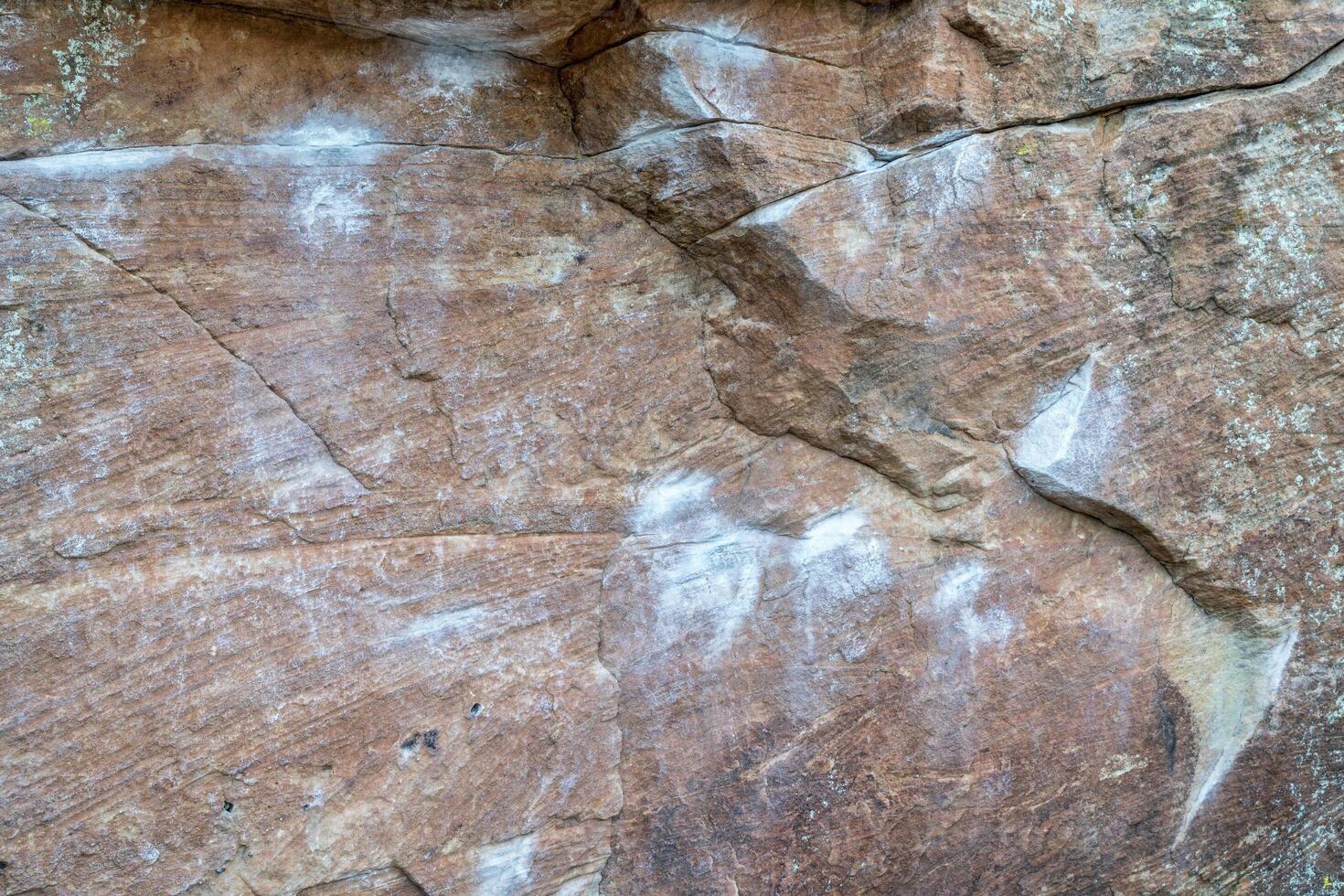 Klettern Mauer mit Weiß Kreide Markierungen foto