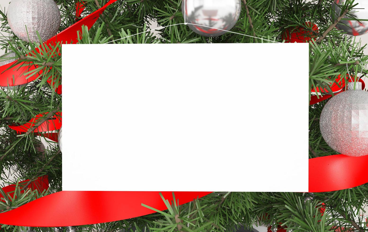 weiße Karte hängt am Weihnachtsbaum foto