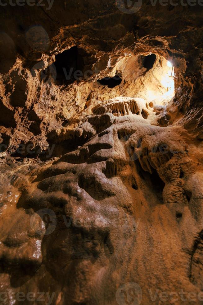 Detail der touristischen Kalksteinhöhlen im Brembana-Tal, Bergamo, Italien? foto