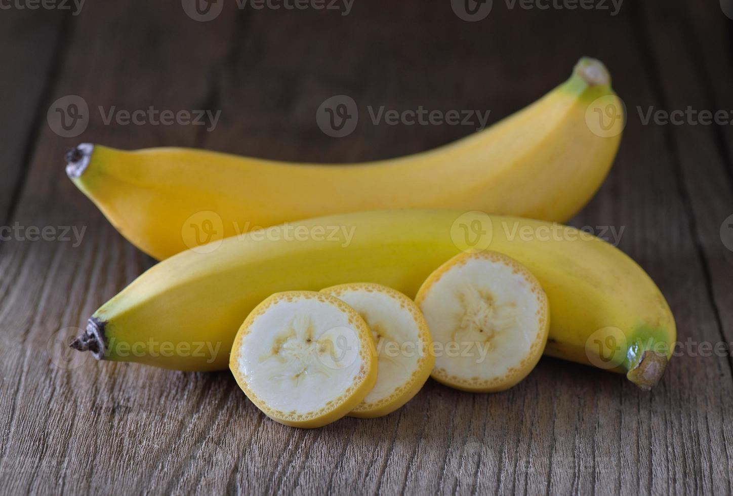 Banane auf Holz foto