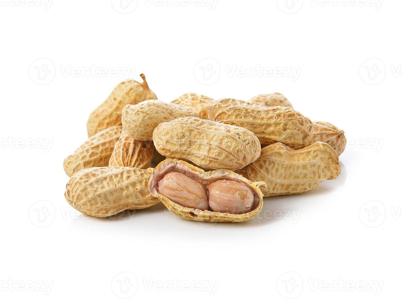 Erdnuss auf weißem Hintergrund foto