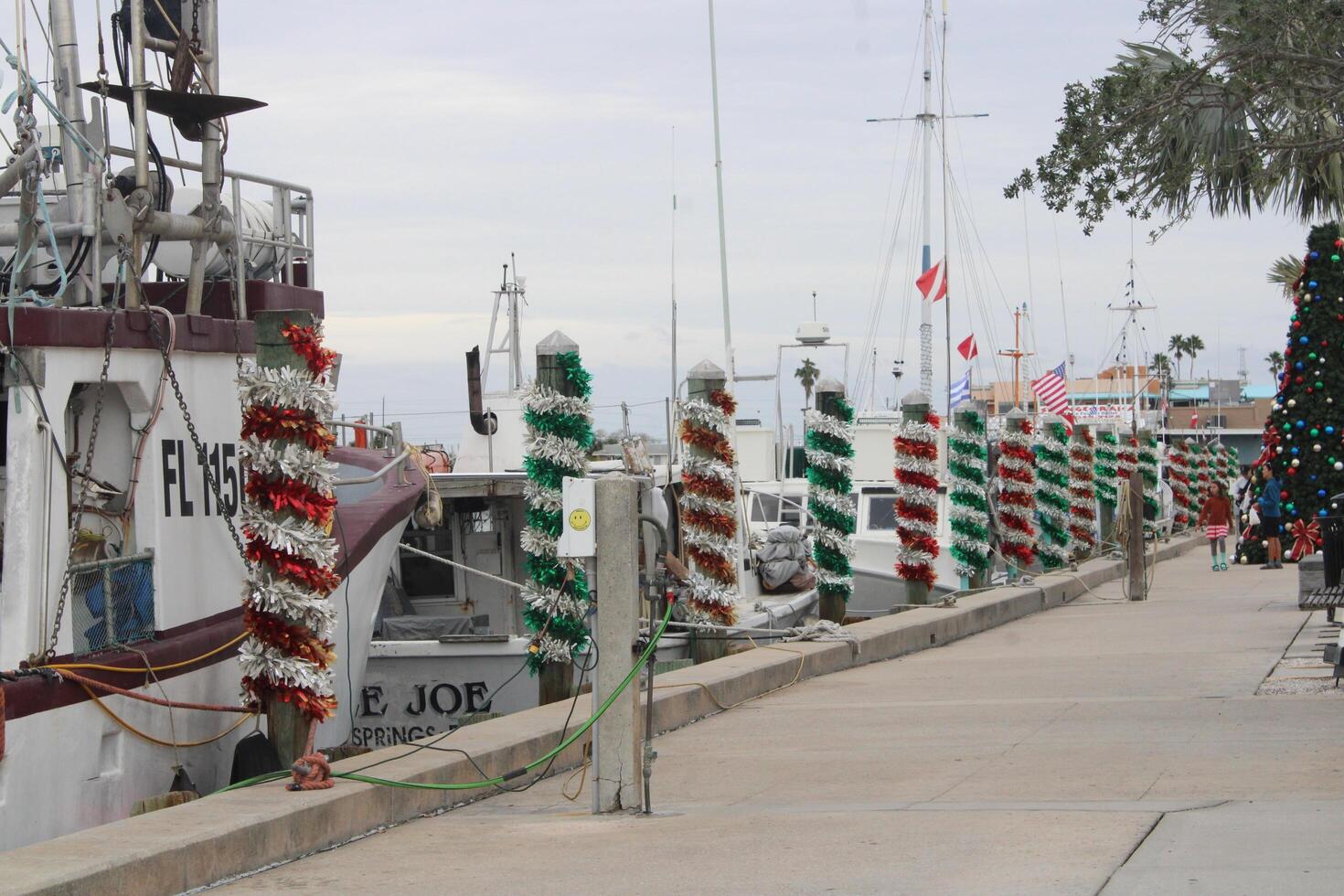 Weihnachten beim das Schwamm Docks im Tarpon Federn Florida auf Dezember 25 2023. foto