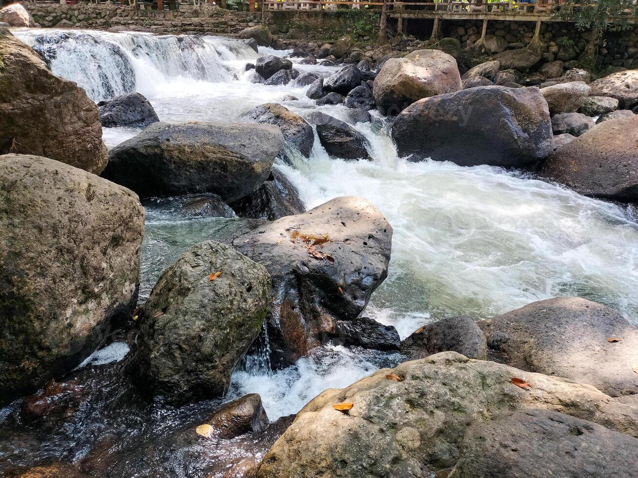 Landschaft Aussicht von Wasserfall im Sommer- Jahreszeit, Nakhon Nayok Provinz, Thailand foto