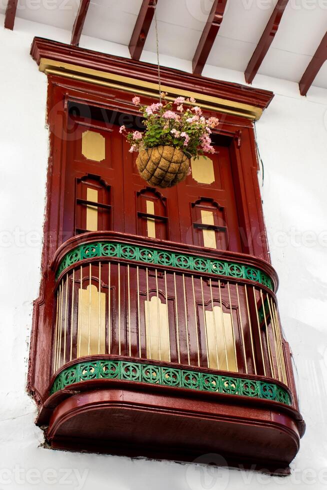 Detail von ein schön Fassade von das Häuser beim das historisch Innenstadt von das Erbe Stadt, Dorf von salami gelegen beim das caldas Abteilung im Kolumbien. foto