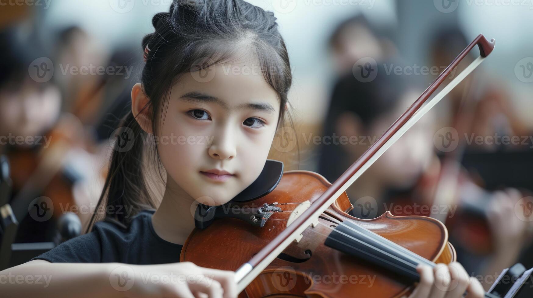 ai generiert ein jung Mädchen von Osten Asien, mit ein entschlossen Ausdruck und ein Geige, ist üben zum ein Musik- Wettbewerb im ein Wintergarten im Schanghai, China foto