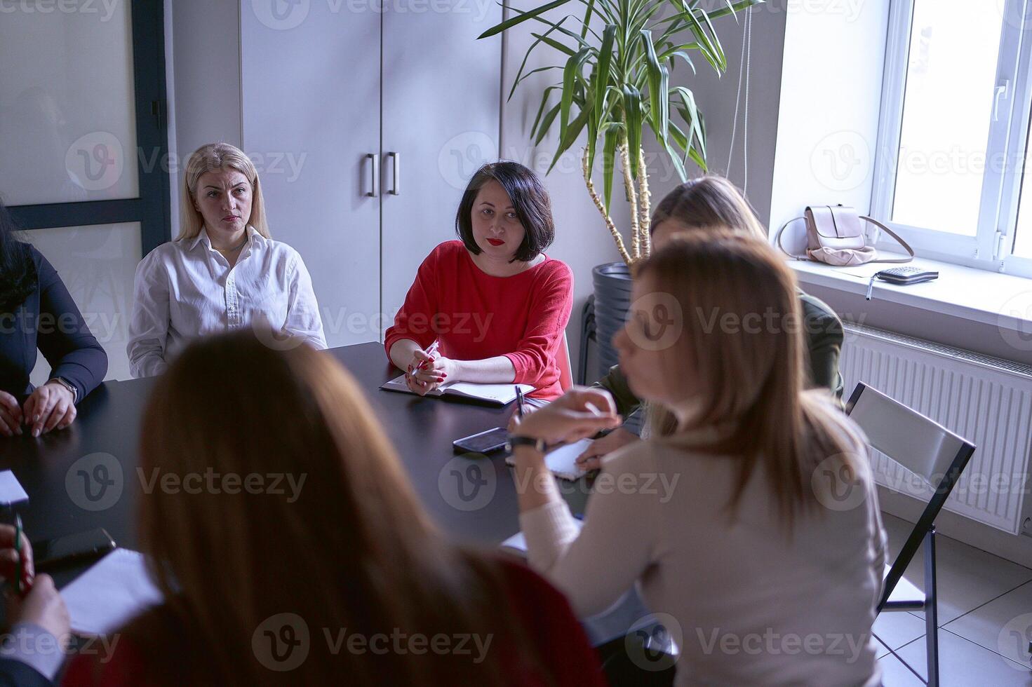 Zusammenarbeit im Büro Treffen foto