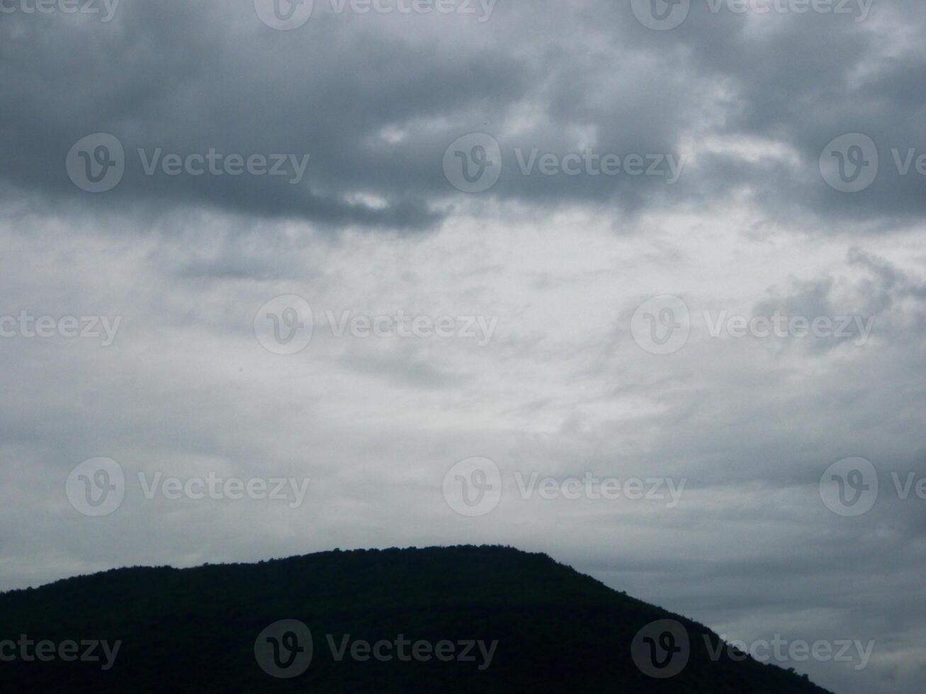 das Himmel ein Gewitter foto