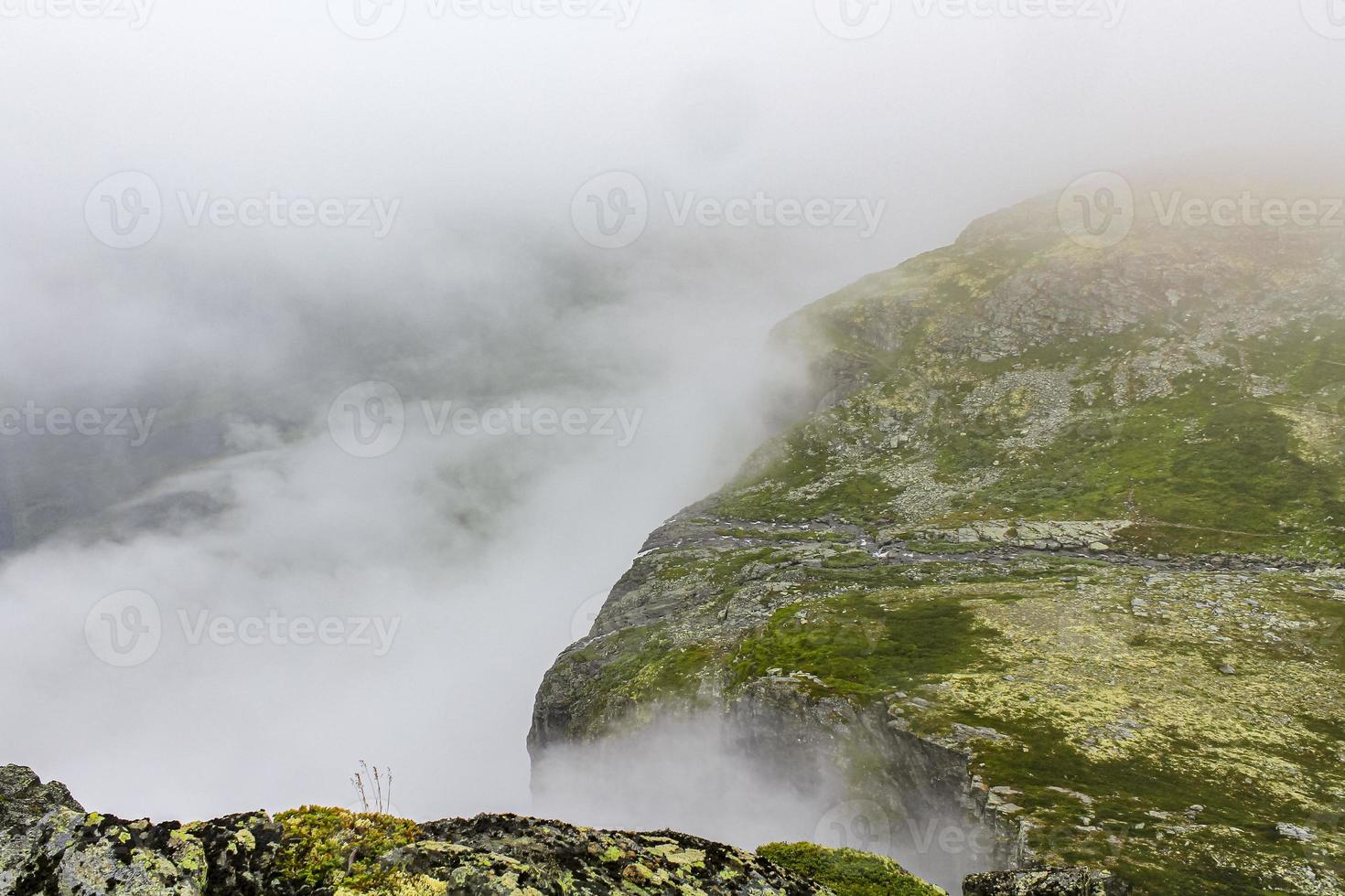 hydnefossen wasserfall hydna fluss auf veslehodn veslehorn berg, hemsedal, norwegen. foto