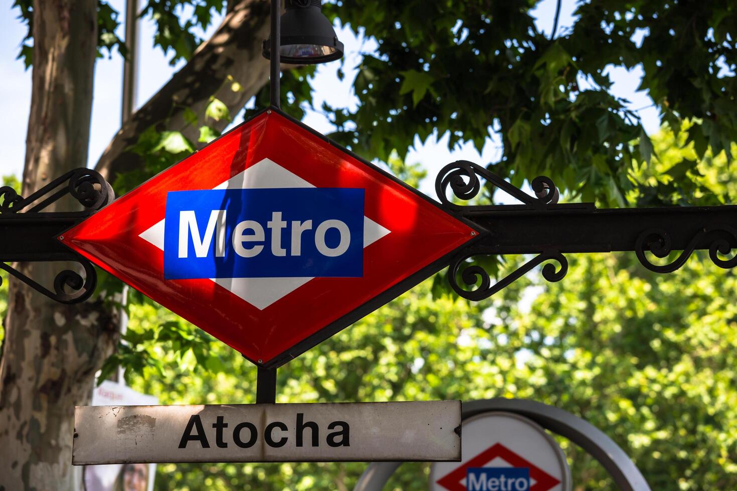 U-Bahn-Station Atocha Schild in Madrid Spanien foto