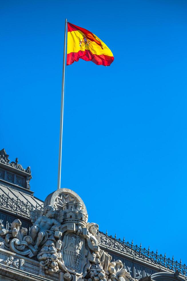 Spanisch National Flagge. im Madrid, Spanien foto