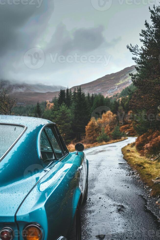 ai generiert Auto Fahren auf szenisch Straße mit Berge Bereiche foto