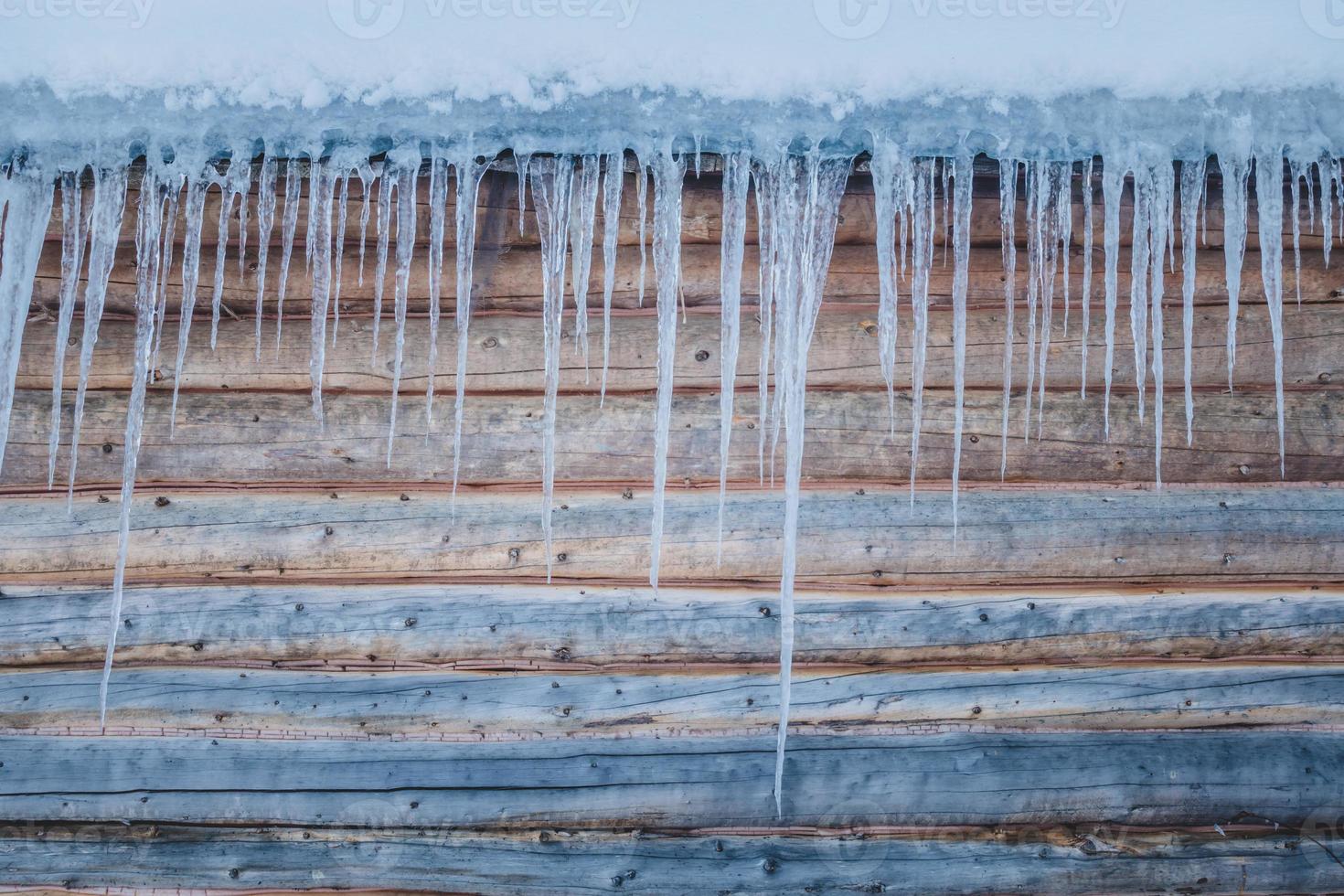 kanadische Rundholzhütte Eiszapfen foto