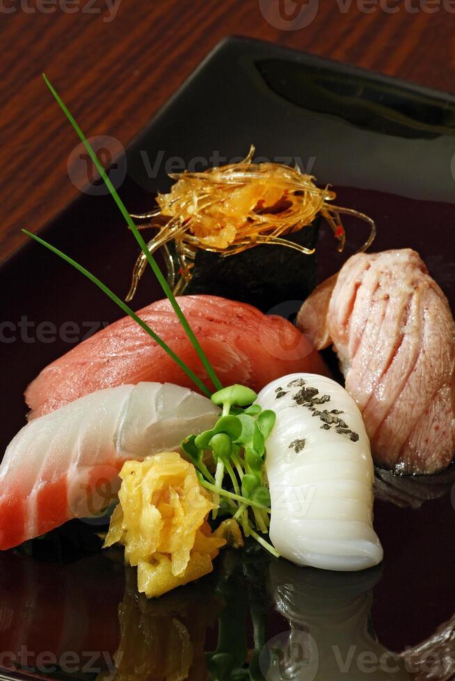 sashimi, klassisch Finger Essen von japanisch Küche foto