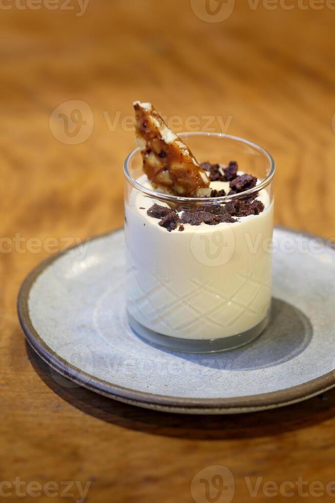 Weiß Schokolade Mousse mit Brandy Karamell foto