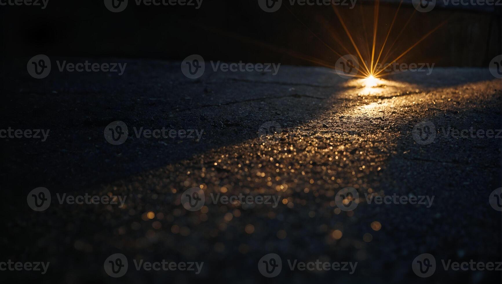 Strahlen von das Sonne, Sonnenaufgang oder Sonnenuntergang im das Schlitz, auf ein vollständig schwarz Hintergrund zu Overlay das Bildschirm foto