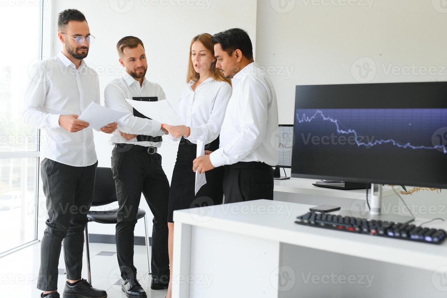 Geschäft Mannschaft Arbeiten auf ihr Geschäft Projekt zusammen beim Büro. foto