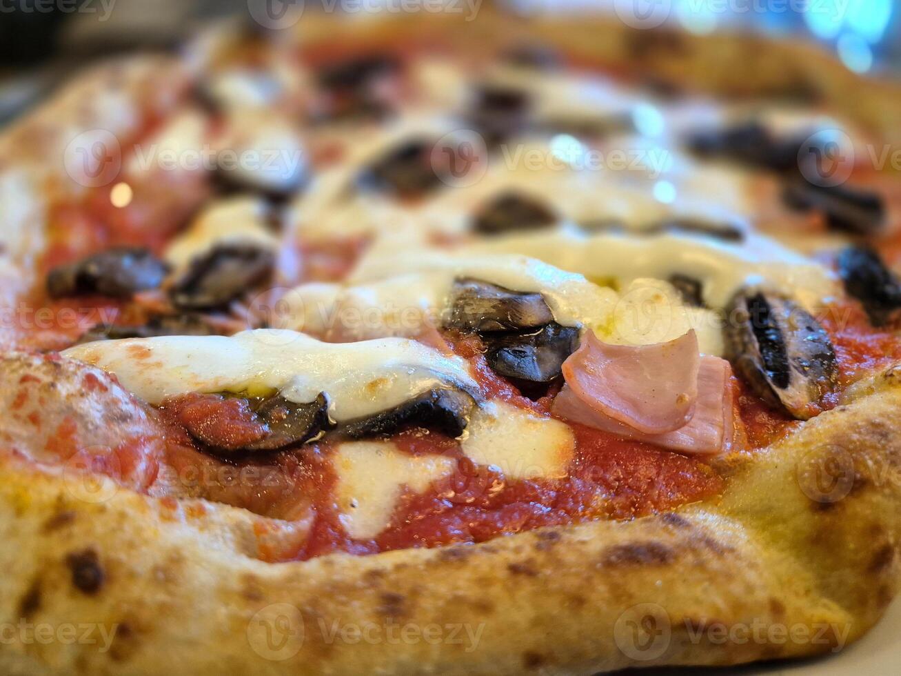 lecker Pizza schließen Aussicht Hintergrund. Italienisch Pizzeria Atmosphäre foto