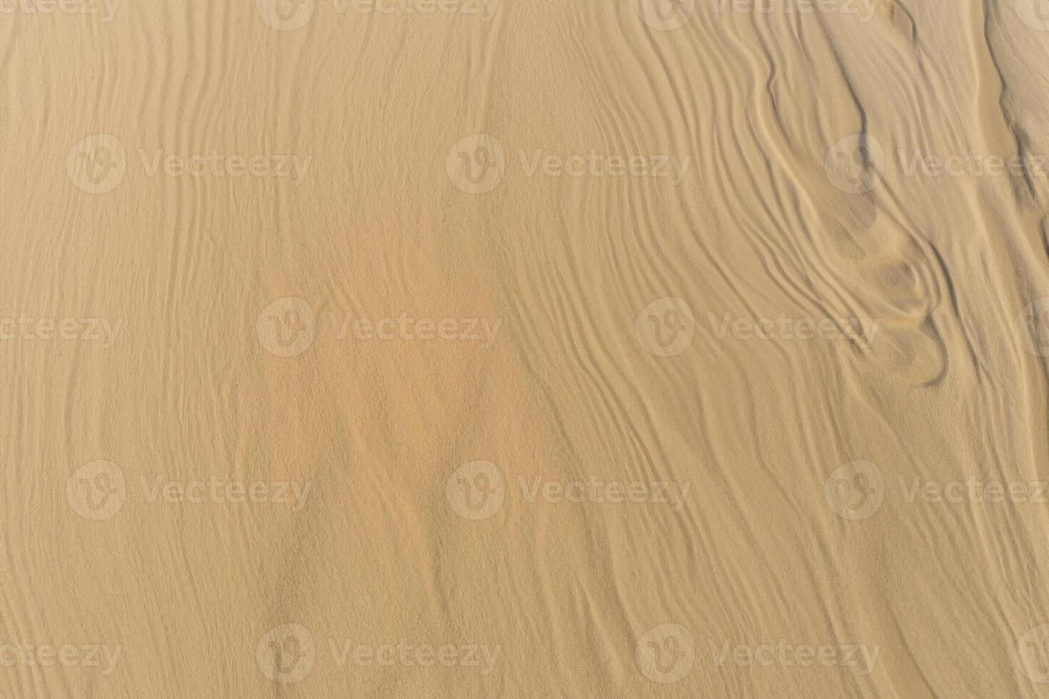 Horizont Oase Antenne Gelassenheit erfasst schön Strand Sand von über, ein still Tapisserie von Küsten Schönheit foto