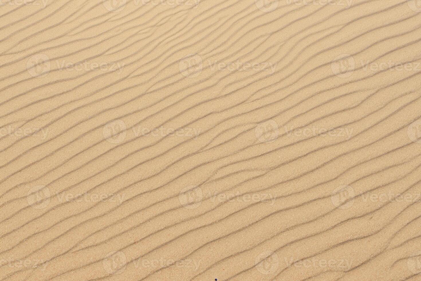 Sand von Gelassenheit Umarmen das Schönheit von natürlich Motiv Sand, ein still Tapisserie von Erde Muster foto