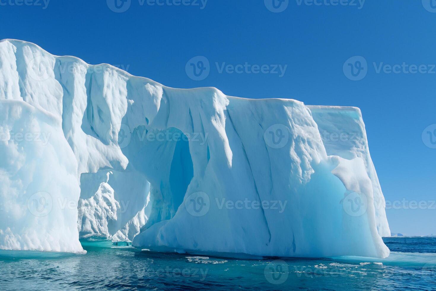 majestätisch Eis Klippen gekrönt durch ein cool Atmosphäre, gerahmt durch das schön Meer und Himmel, beschwören ein harmonisch Panorama von der Natur eisig Größe und ozeanisch Pracht foto