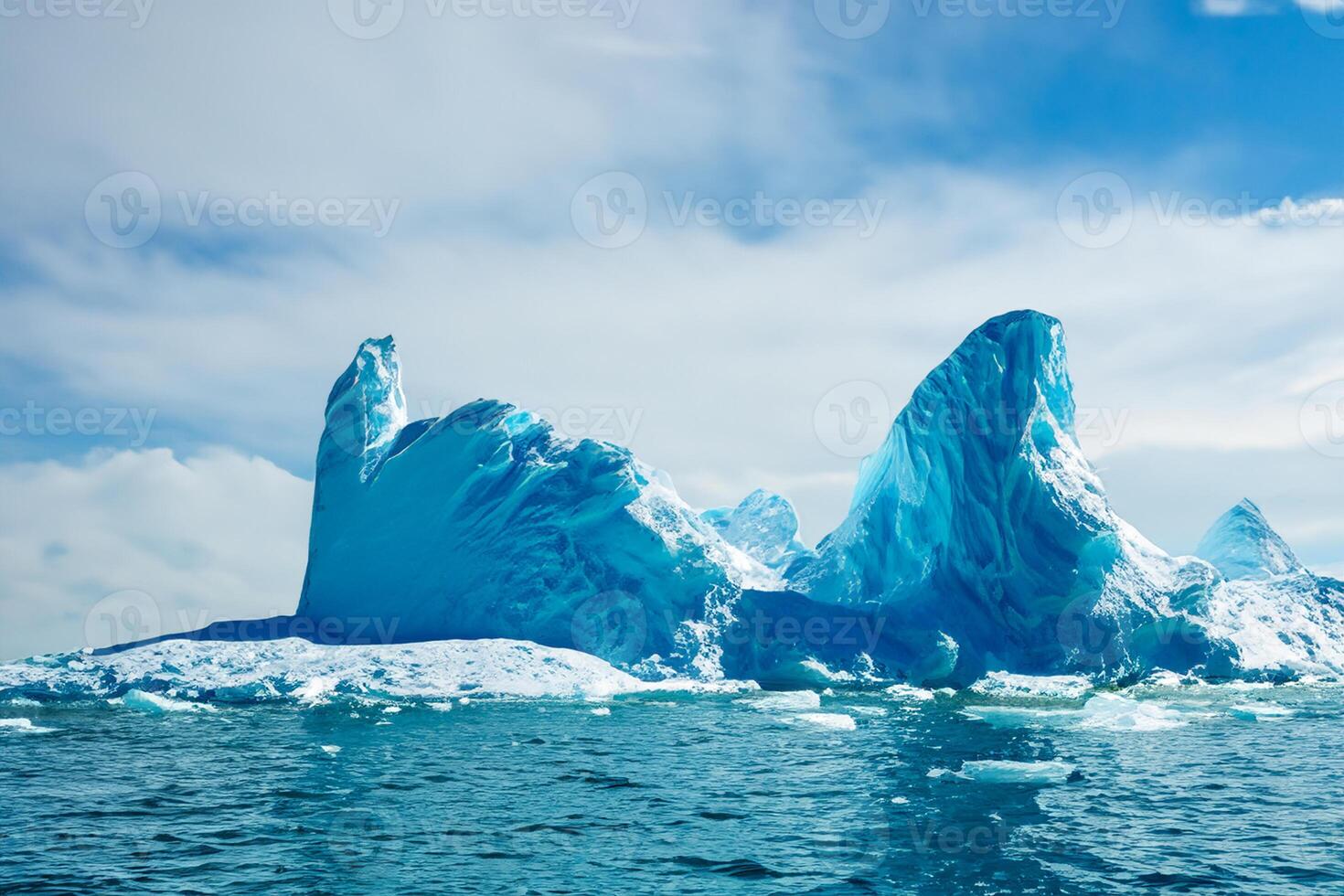 majestätisch Eis Klippen gekrönt durch ein cool Atmosphäre, gerahmt durch das schön Meer und Himmel, beschwören ein harmonisch Panorama von der Natur eisig Größe und ozeanisch Pracht foto