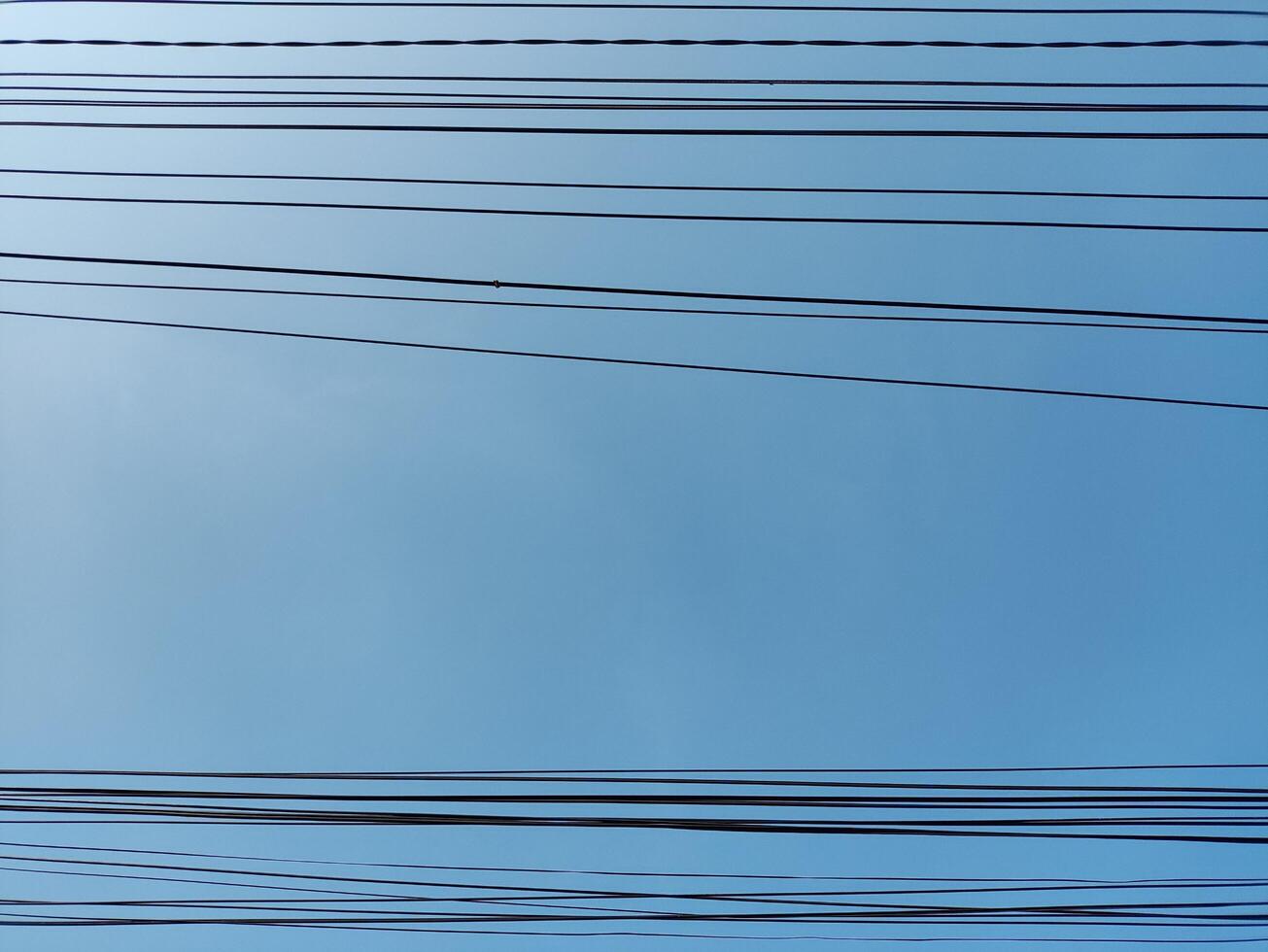 niedrig Winkel Aussicht von Kabel gegen Blau Himmel foto