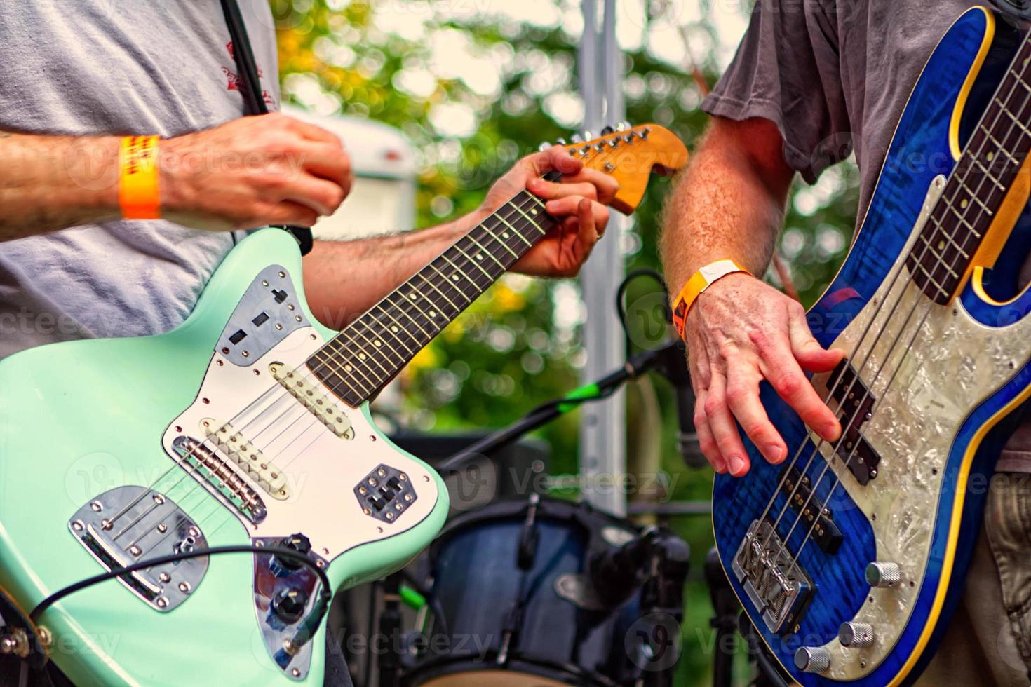 zwei blaue Gitarren foto