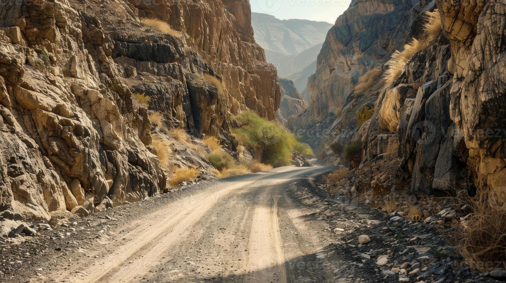 Schlucht Straße. Bedingung von das Straße zu Wasser Erosion wie das Cliff foto