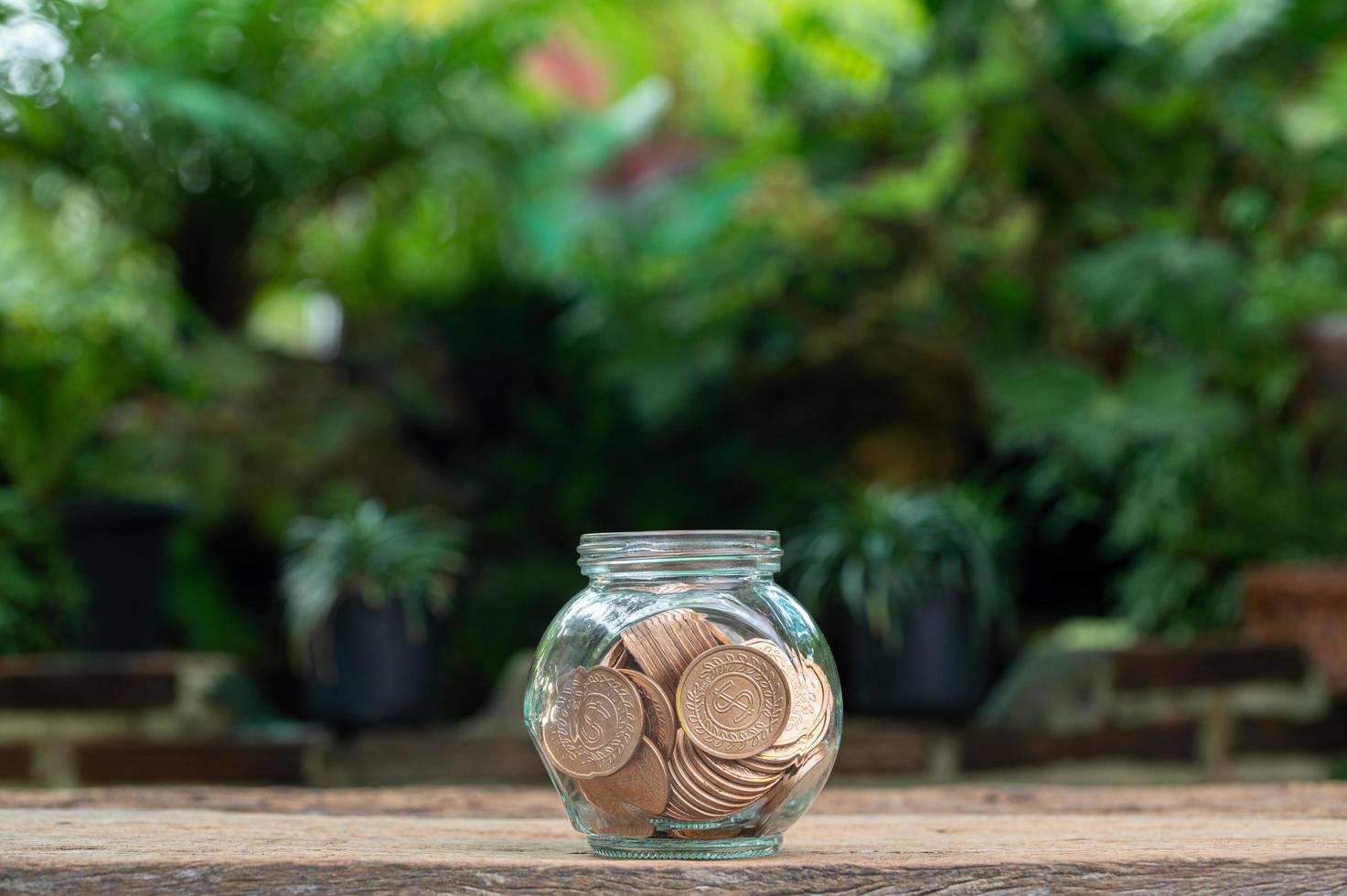 Sparen Sie Geld, investieren Sie Aktien, steigern Sie Ihr Einkommen. foto