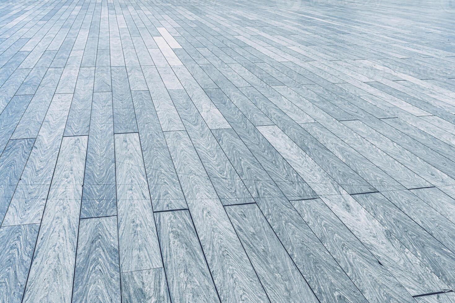 das Textur von ein grau Planke hölzern zerkratzt Fußboden mit Perspektive. foto