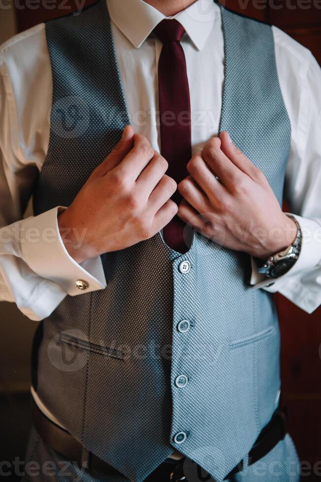 stilvoll sehen, Mode sehen, Männer sehen, Hochzeit Stil, Mode Konzept, Marke Kleidung, klassisch Kostüm foto