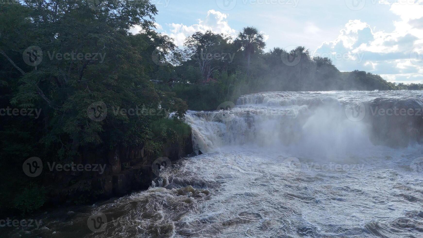 Wasserfall auf das apore Fluss foto