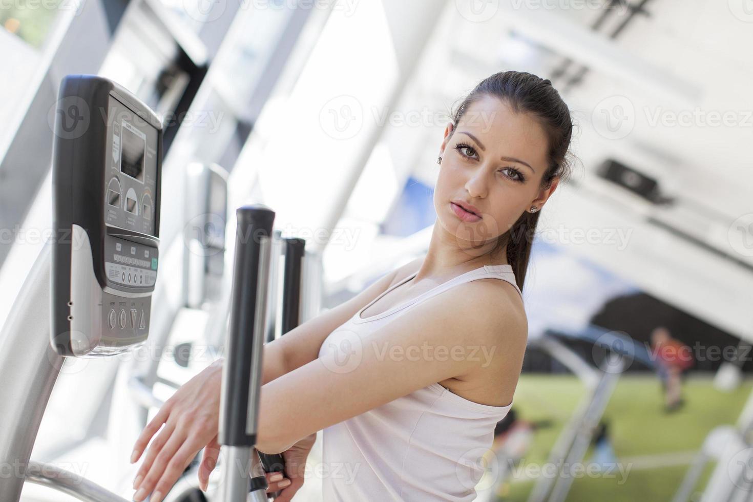 Mädchen im Fitnessstudio foto