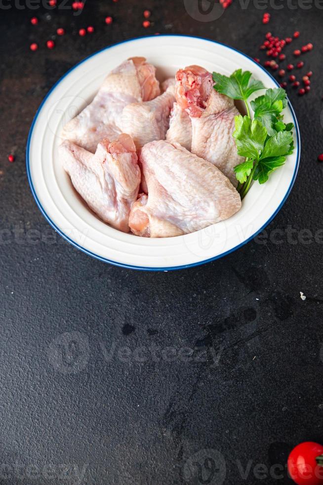 rohe Chicken Wings Fleisch Geflügel frisch foto