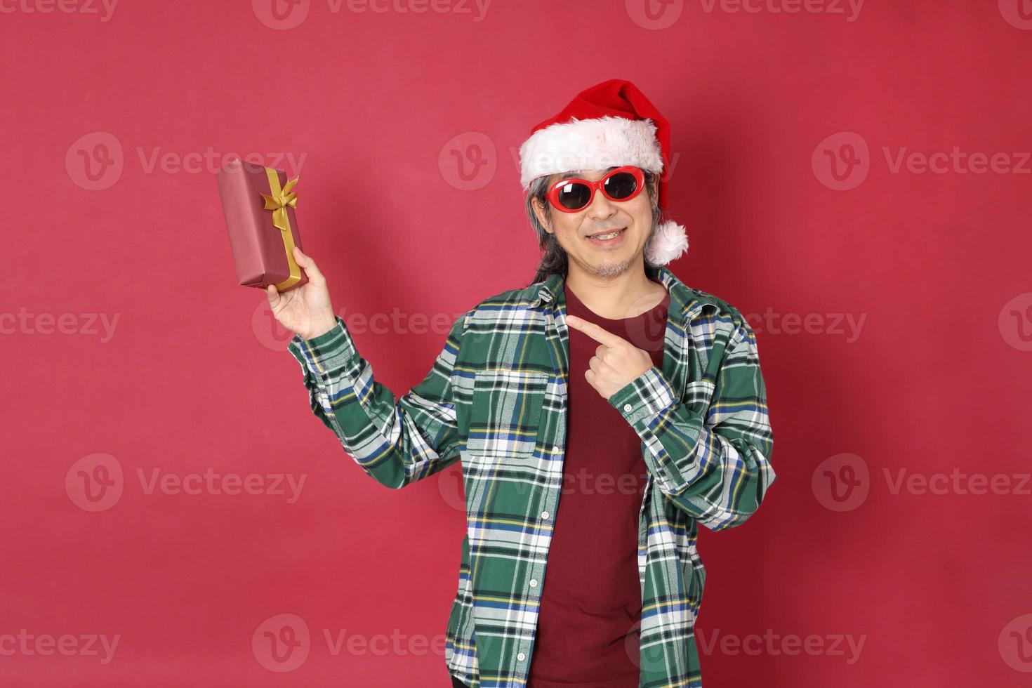 Mann in der Weihnachtszeit foto