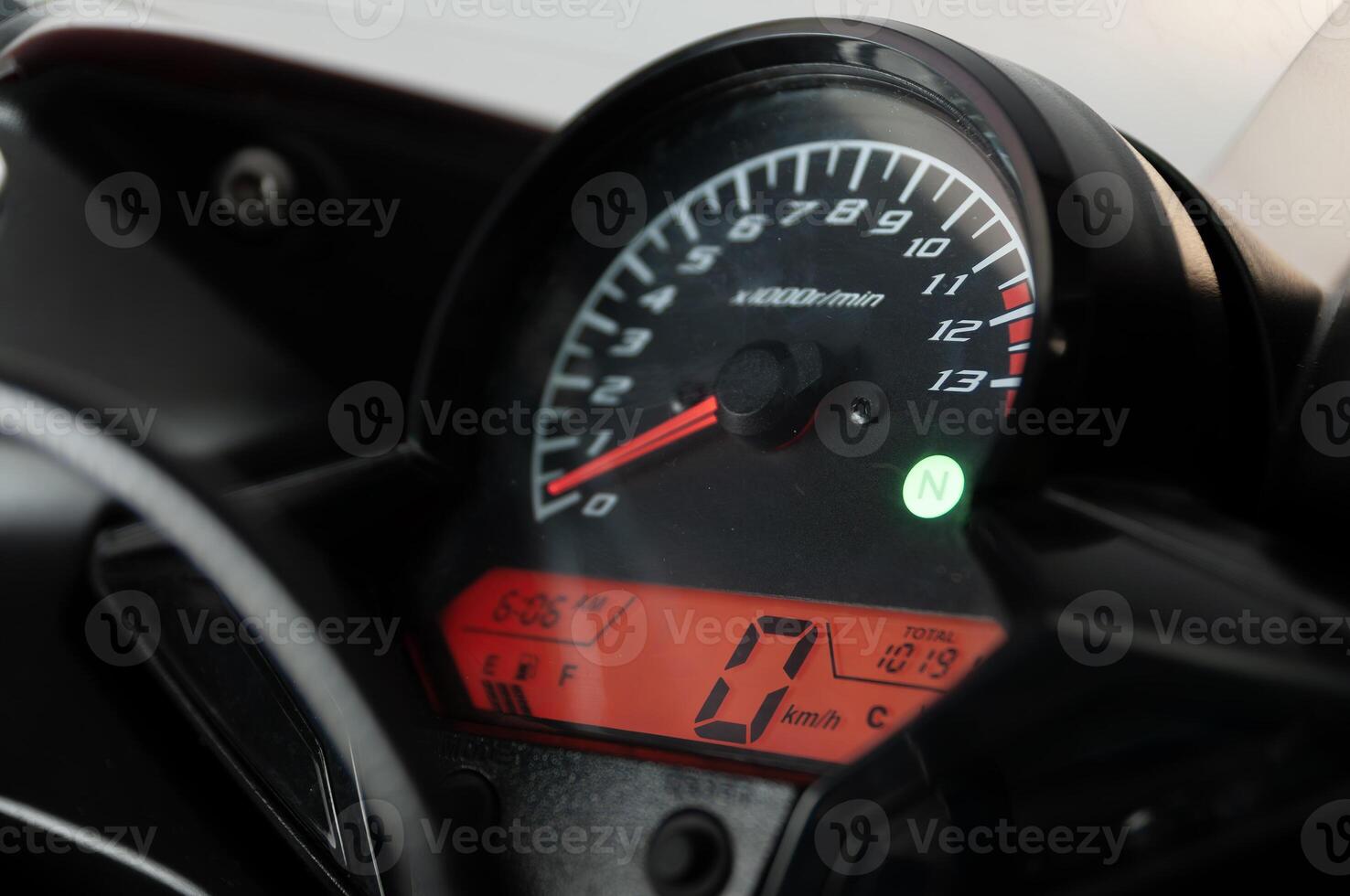 Detail Aussicht von rot Sport Art Motorrad mit Treibstoff Injektion System, 250 cc Motor, foto