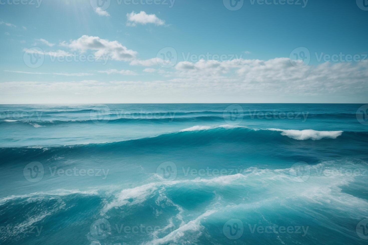 ein schön Blau Ozean mit Wellen und Wolken foto