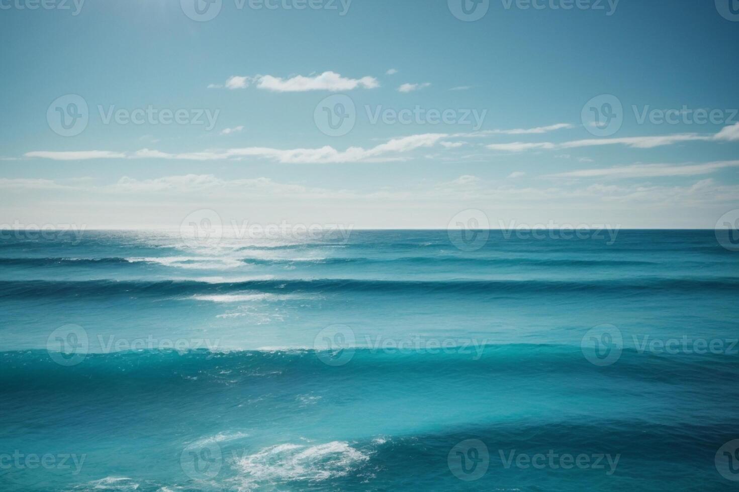 Blau Ozean mit Wolken und Sonne im das Himmel foto