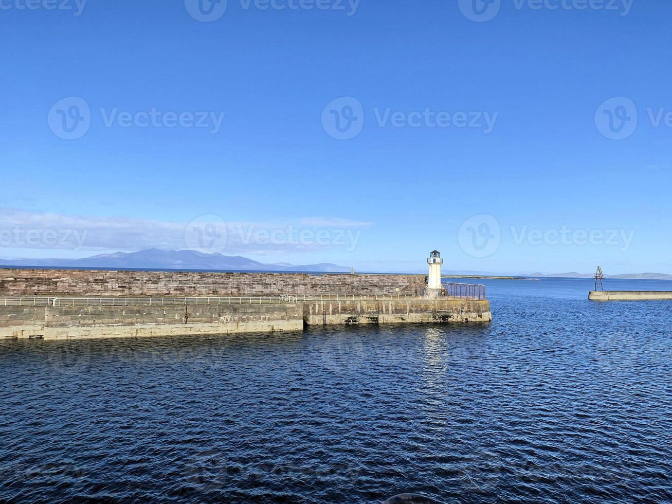 ein Aussicht von das Insel von arran von das Meer foto