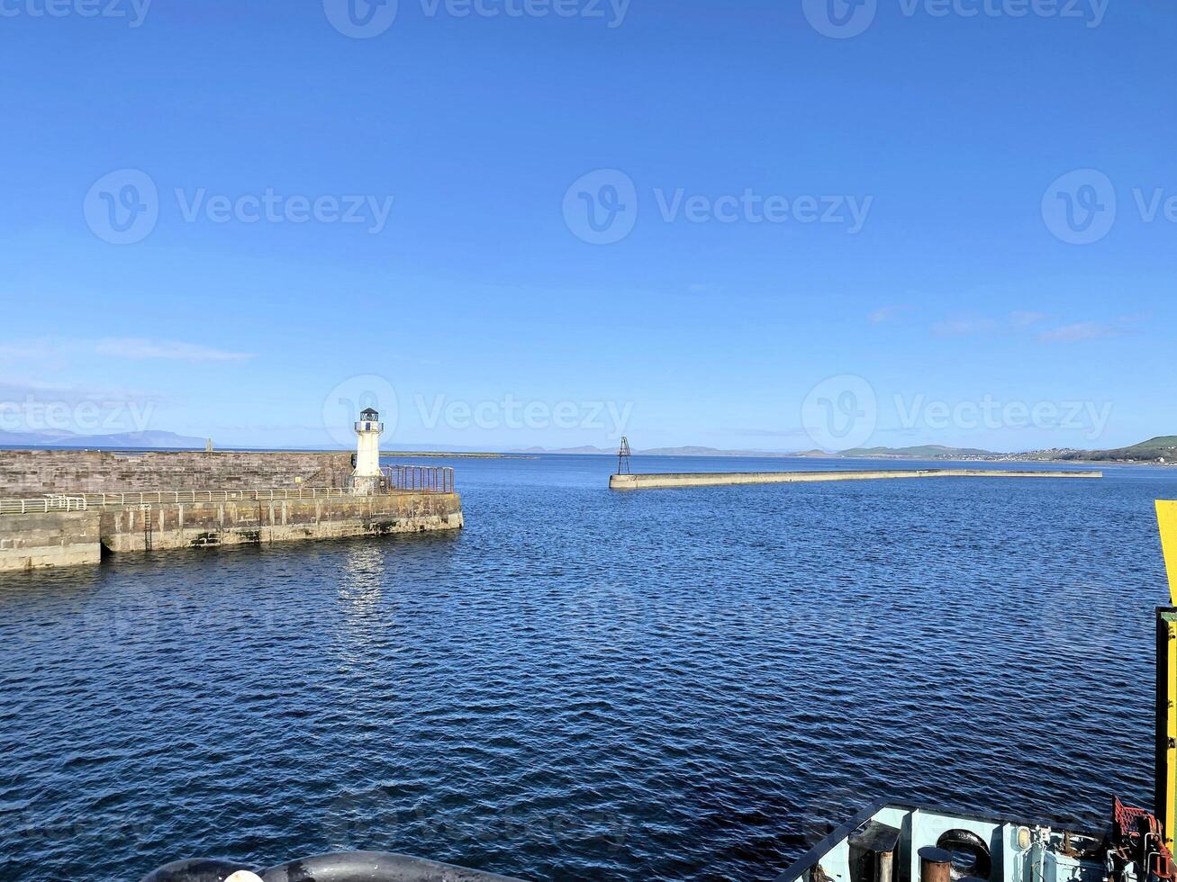 ein Aussicht von das Insel von arran von das Meer foto