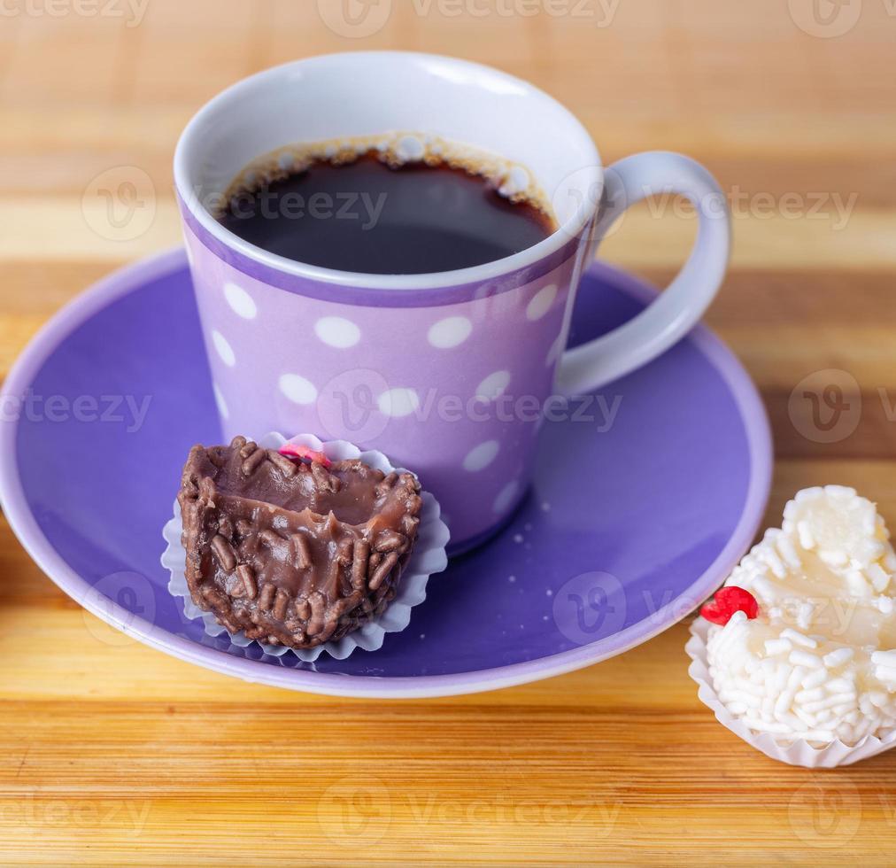 Tasse Kaffee und Kekse foto