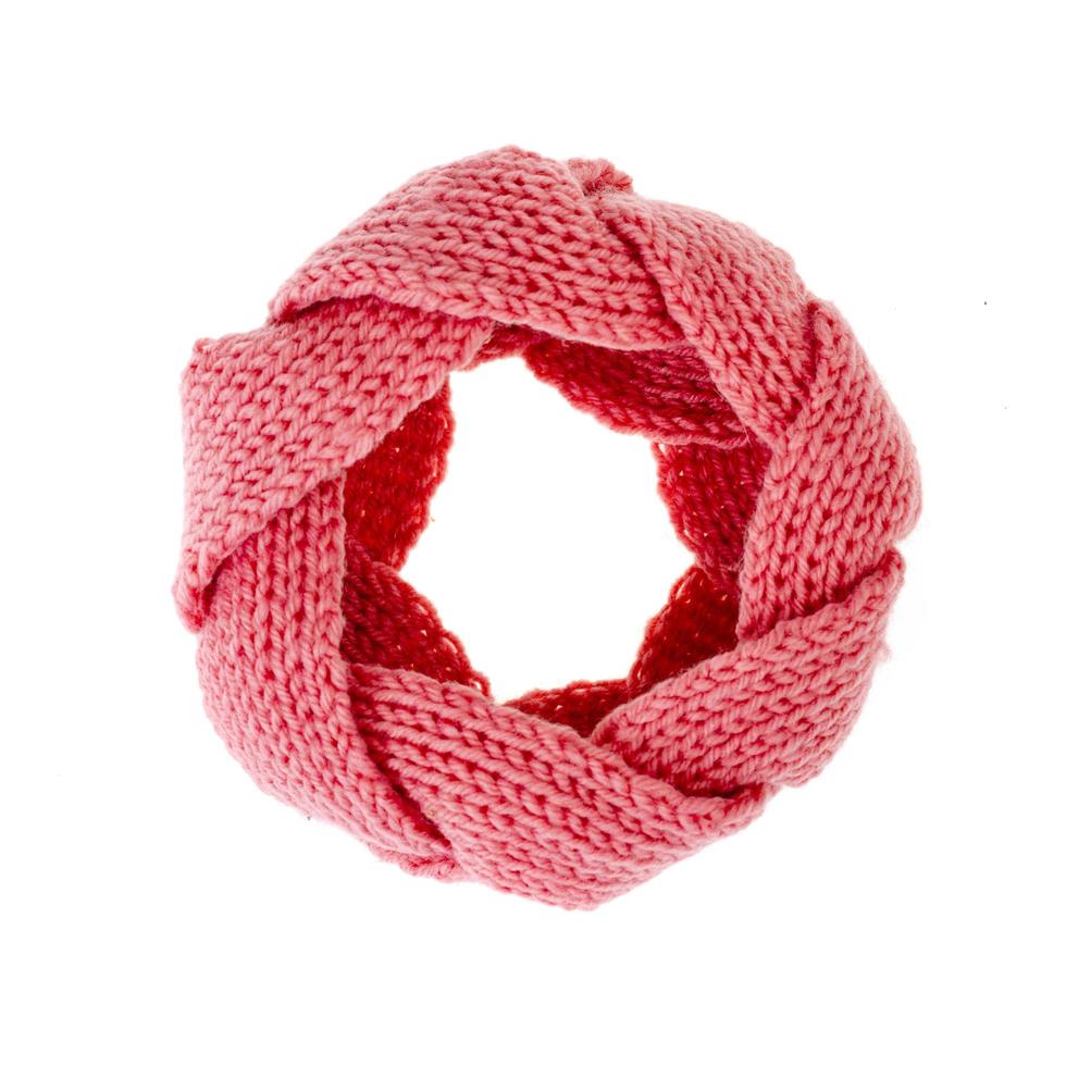 schönes rosa Stirnband, aus Fäden gestrickt. Studiofoto foto