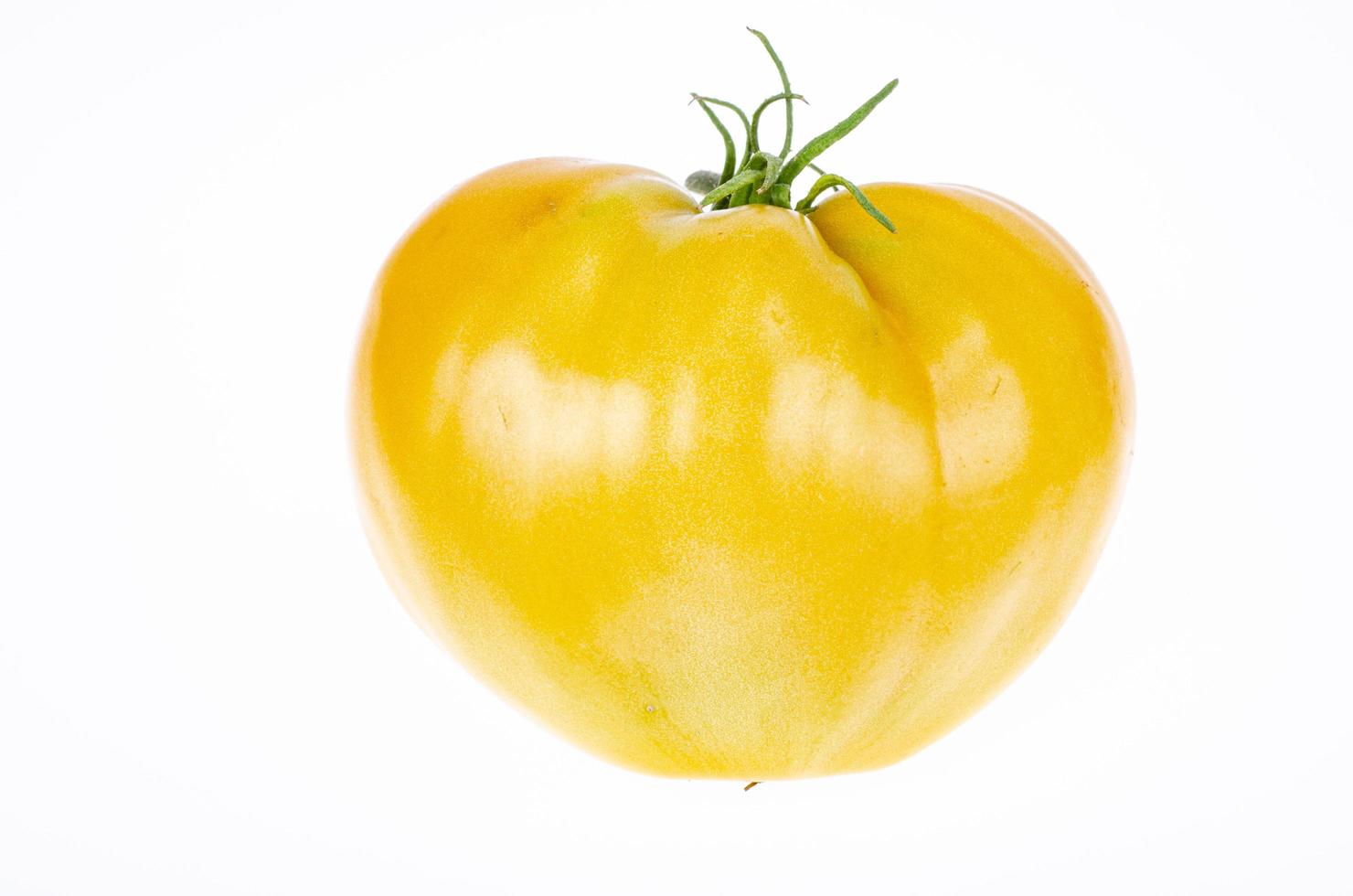 frische gelbe Tomaten auf weißem Hintergrund. Studiofoto. foto