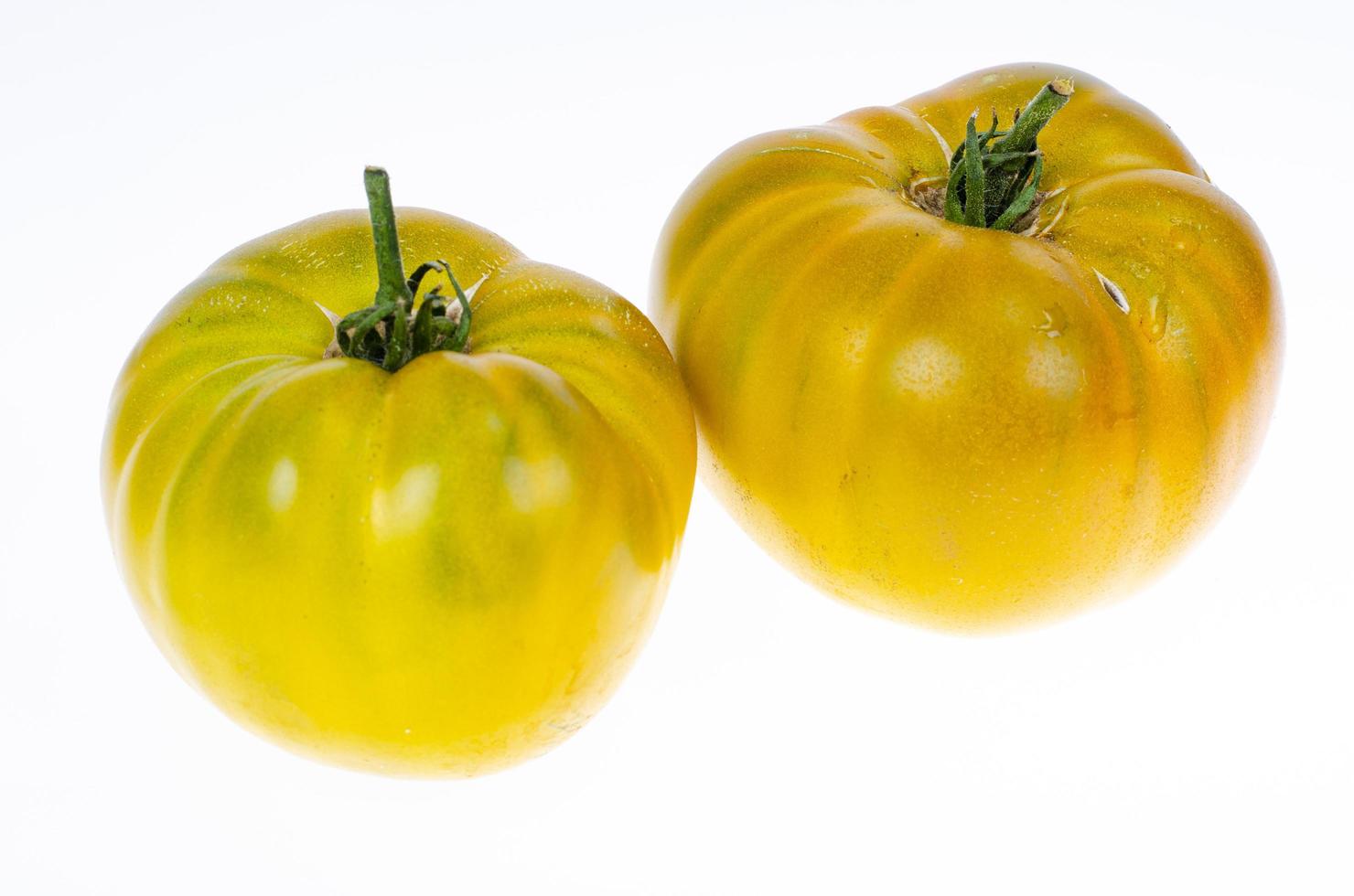 frische gelbe Tomaten auf weißem Hintergrund. Studiofoto. foto