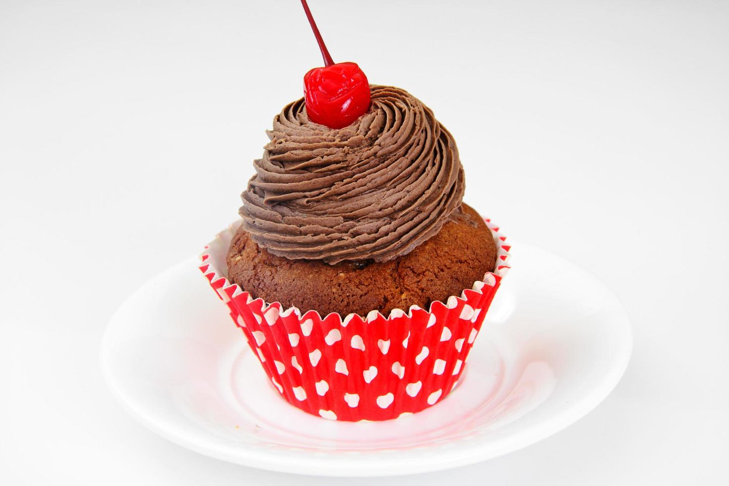 Kuchen mit Sahne, Cupcake auf Holz Hintergrund. foto