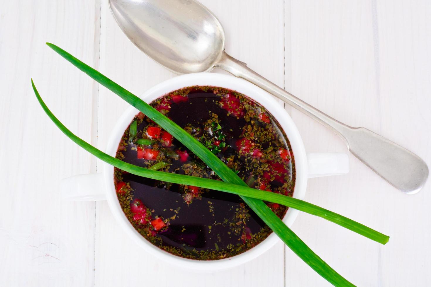 gesundes Essen. Suppe mit Rüben, grünen Bohnen und Gemüse foto