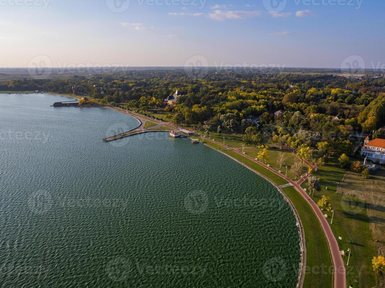 Ufer von See palic im Serbien foto