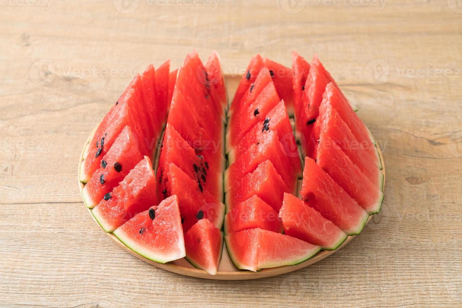 frische Wassermelone auf Teller geschnitten foto