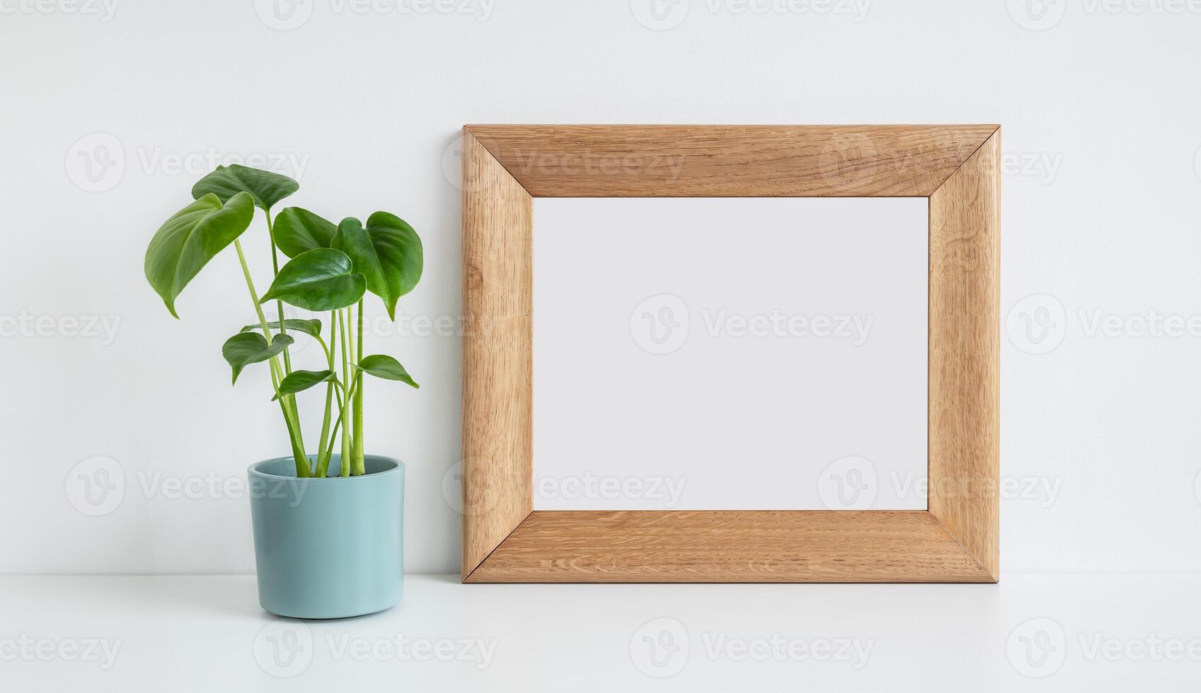 hölzern spotten oben Foto Rahmen und Monstera Deliciosa