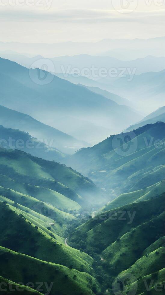 Berg Landschaft im einer von das Grün Landschaften foto